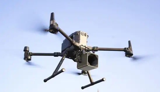 Drone em voo com CRY2626G